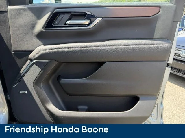 Used 2025 Silver GMC Denali image 50