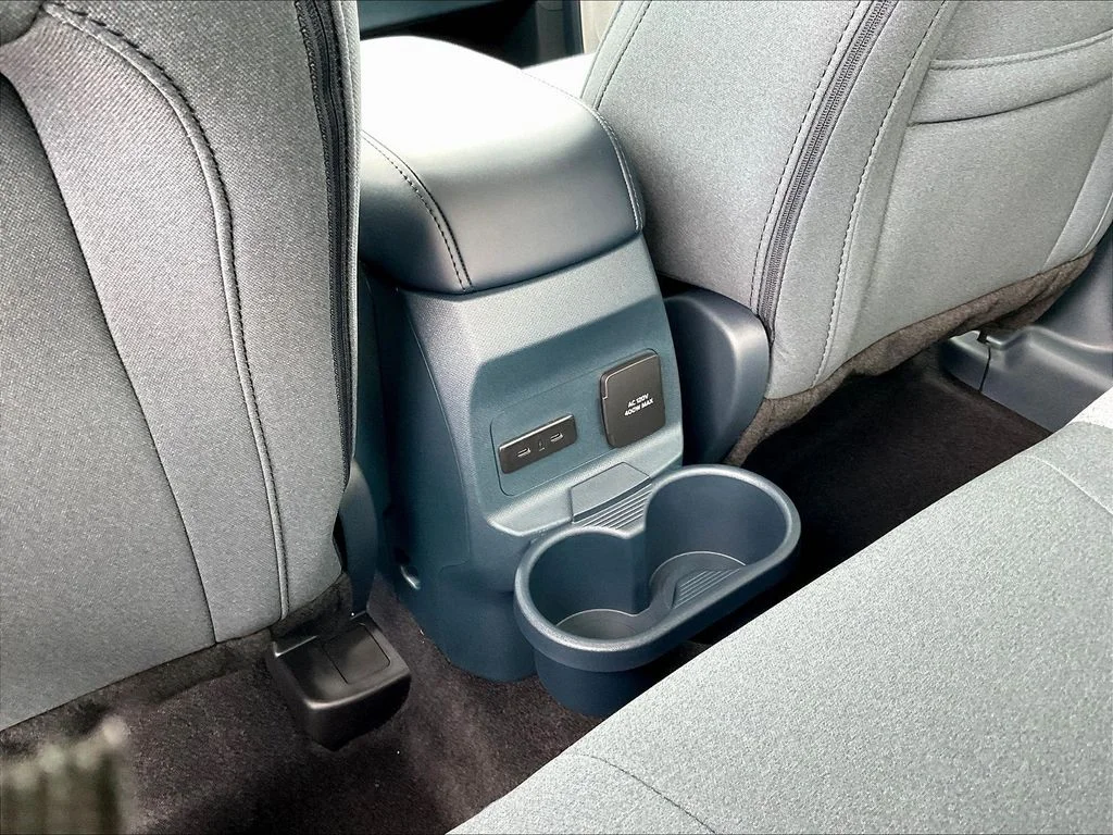 New 2026 Oxford White Ford XLT image 18