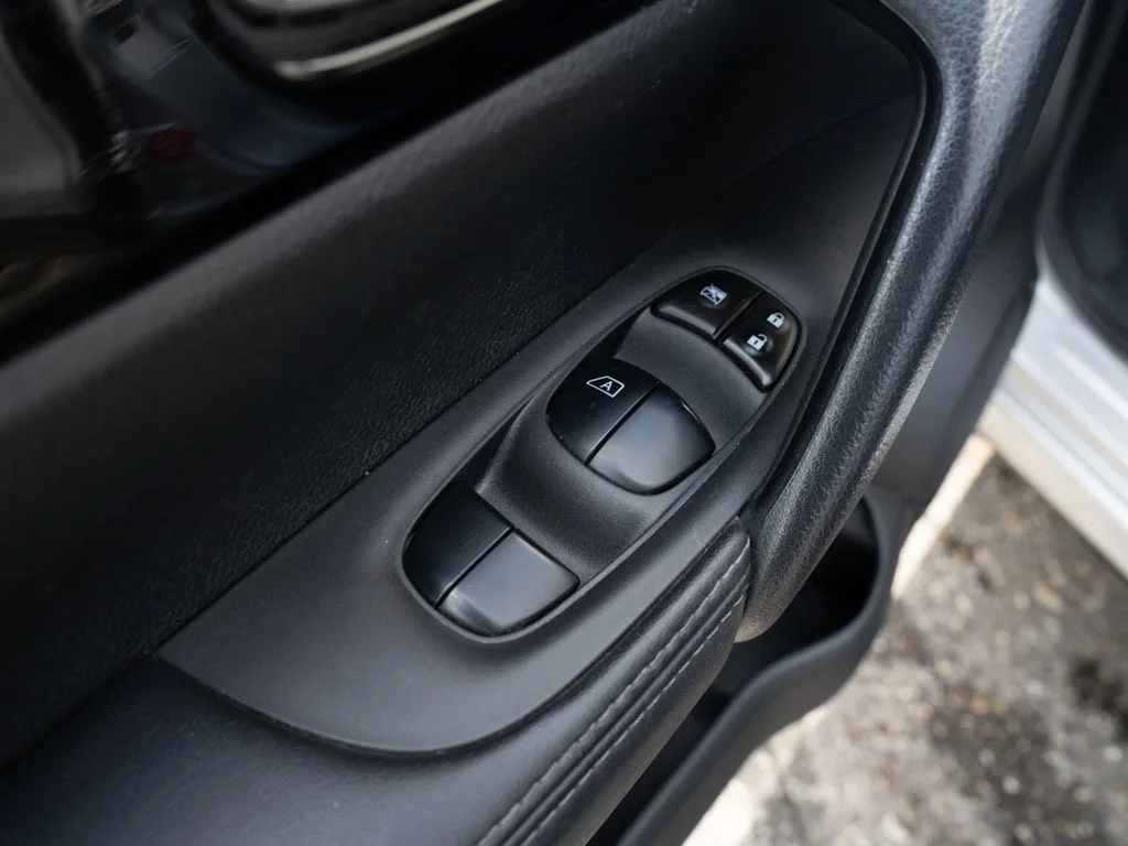 Used 2020 Silver Nissan SV image 16