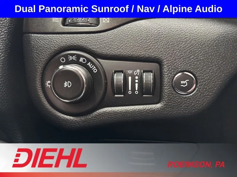 Used 2022 Silver Jeep Trailhawk image 24