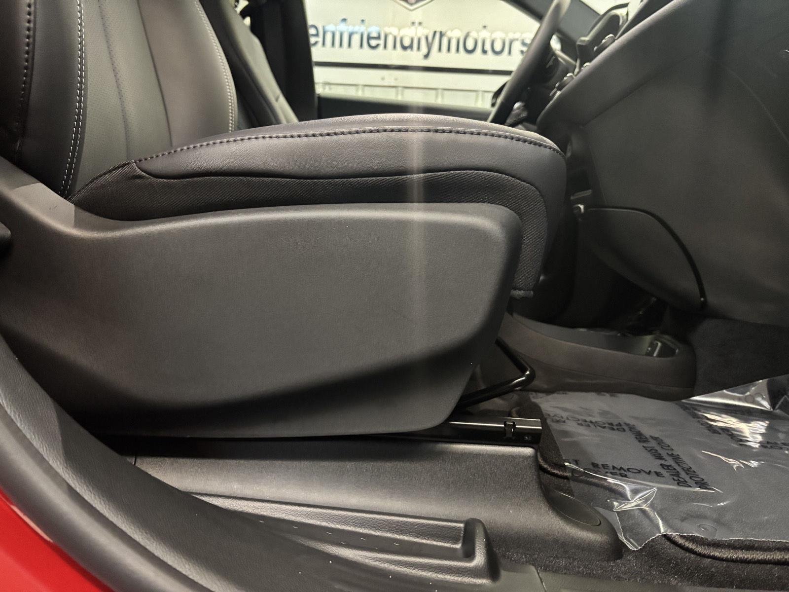 2026 Chrysler Pacifica Select - Photo 28