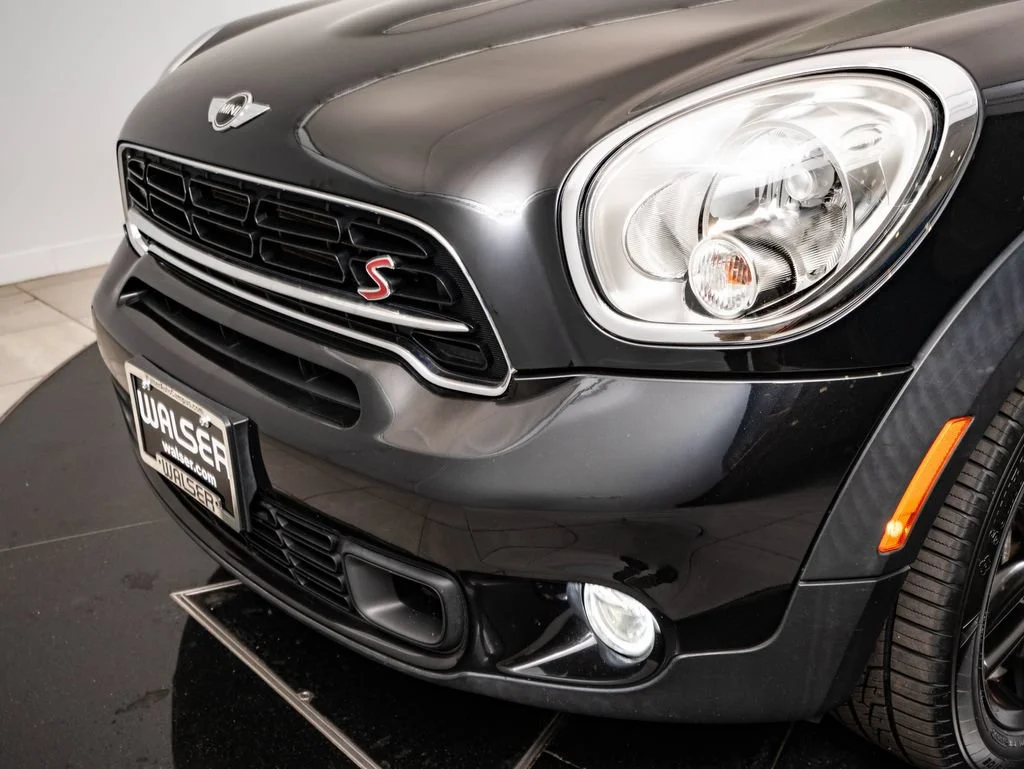 Used 2016 Absolute Black Metallic MINI  image 3