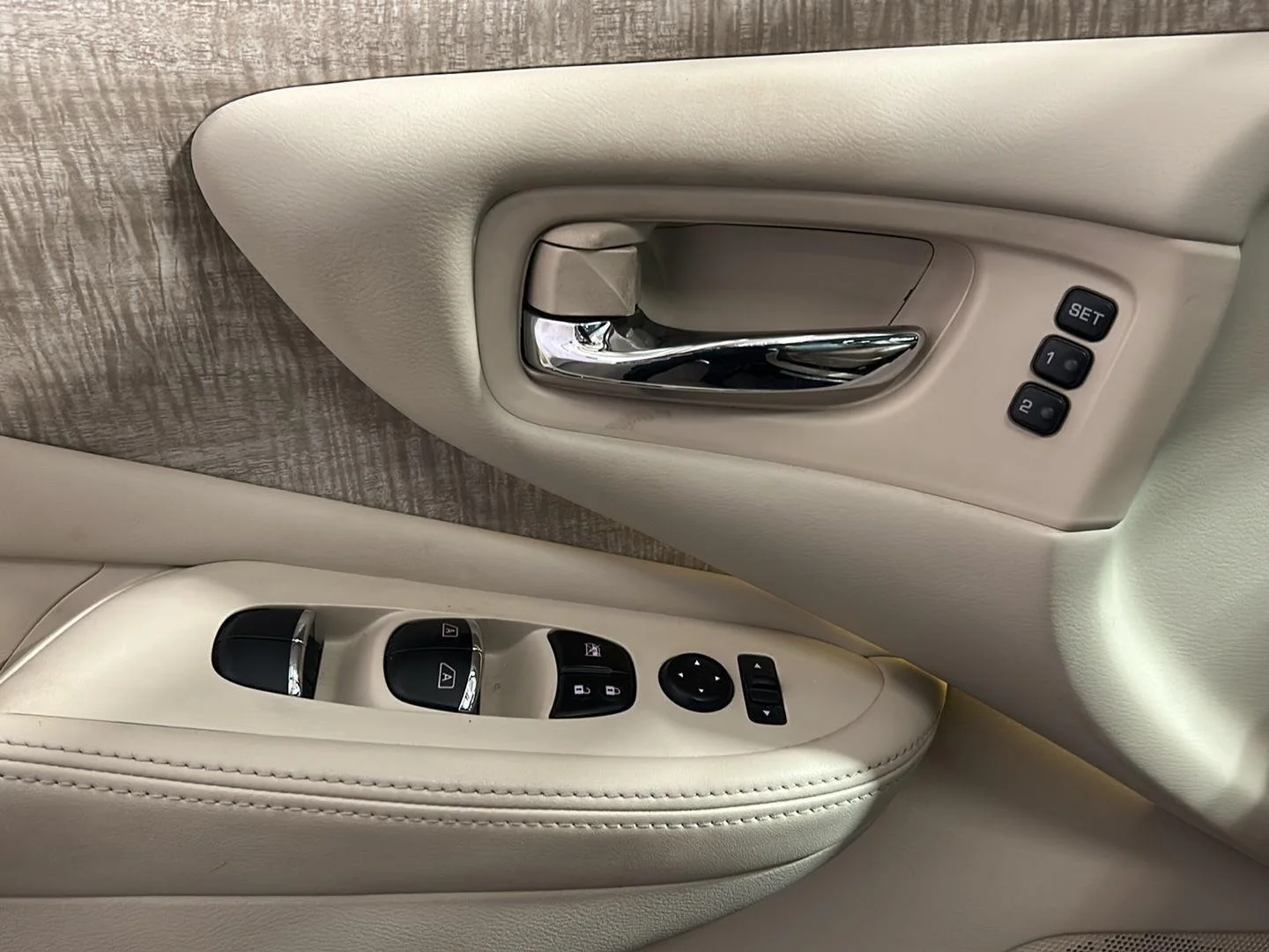 Used 2019 Mocha Almond Pearl Nissan SL image 5