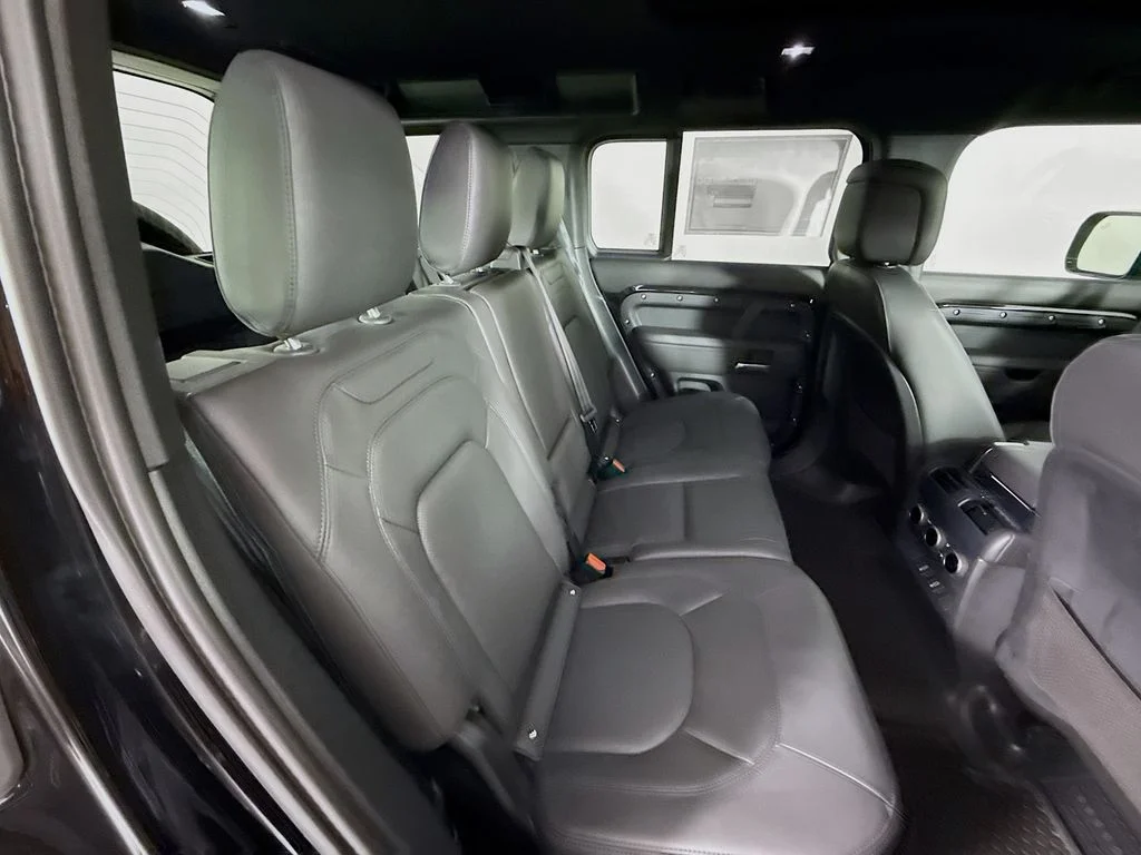 New 2026 Santorini Black Metallic Land Rover X-Dynamic SE image 26