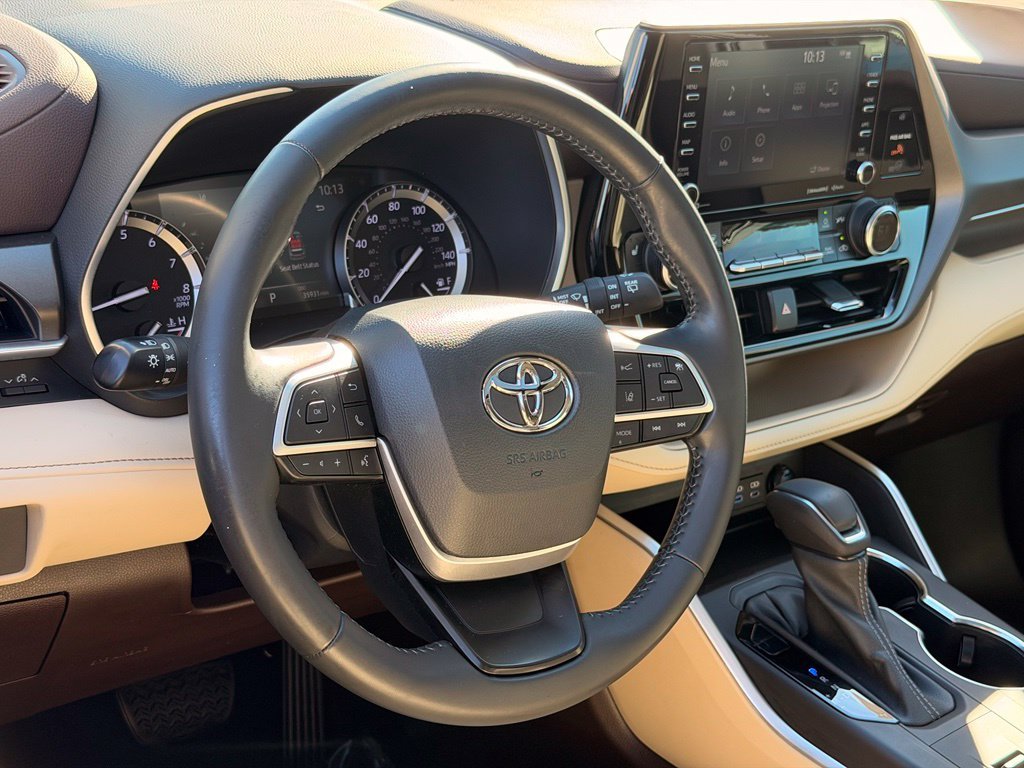 Used 2022 Black Toyota XLE image 20