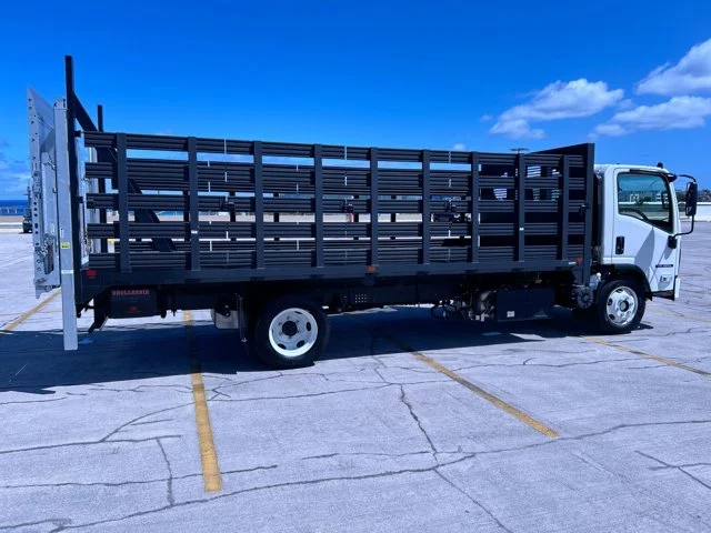 New 2025 White ISUZU 18ft Stakebed w/Lift, 19,500lb GVWR image 8