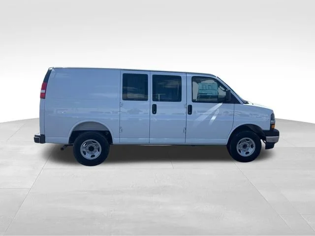 New 2026 Summit White Chevrolet WT image 6