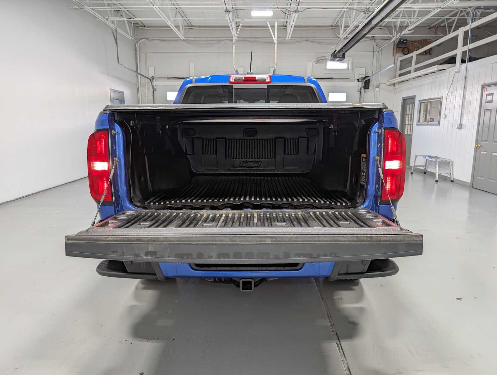Used 2019 Kinetic Blue Metallic Chevrolet 4WD Z71 image 40