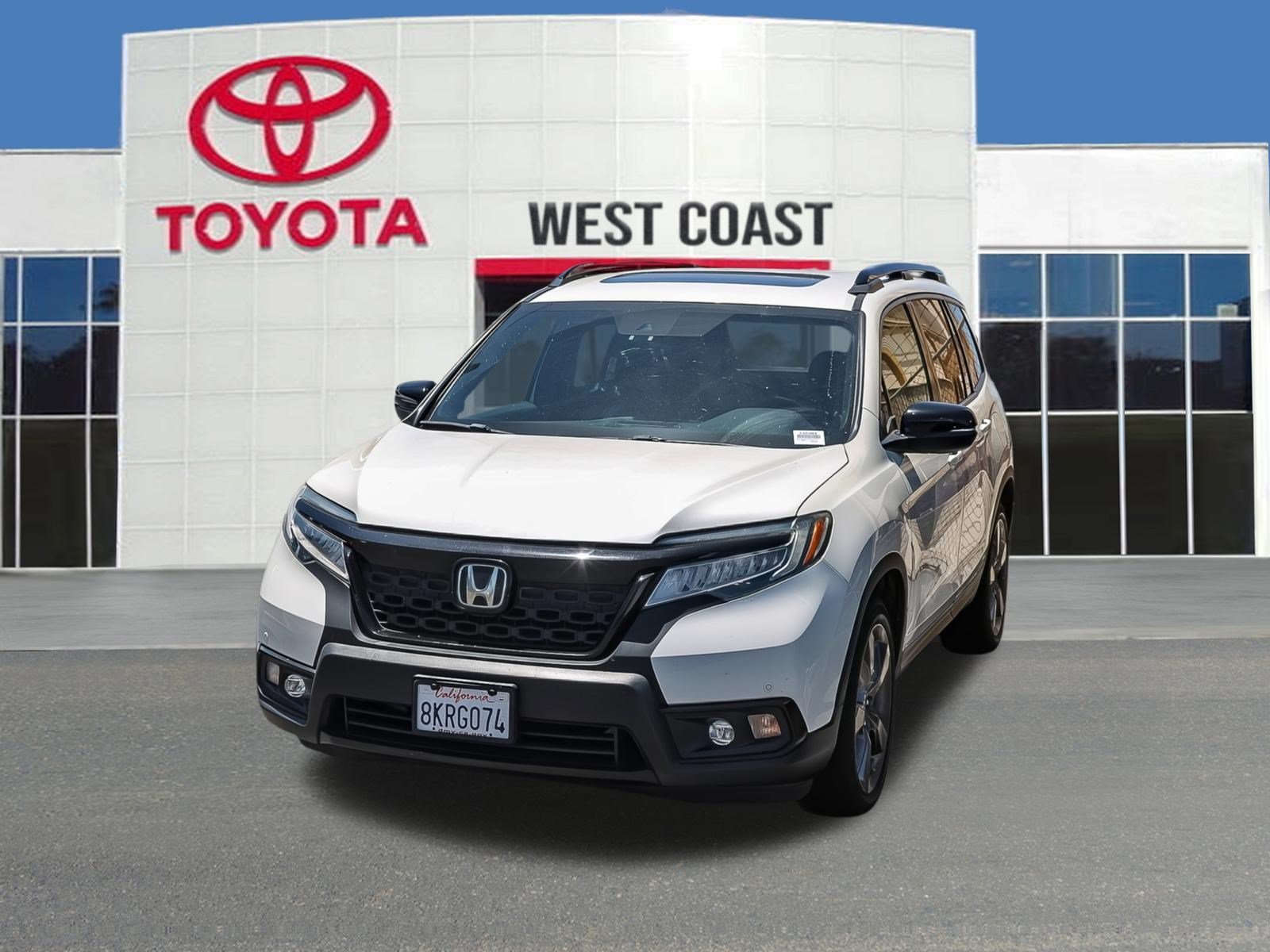Used 2019 White Diamond Pearl Honda Touring image 1