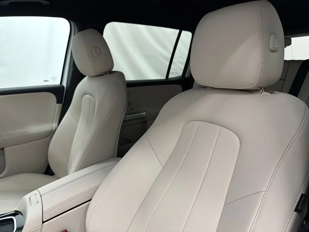 New 2026 White Mercedes-Benz GLB 250 image 13