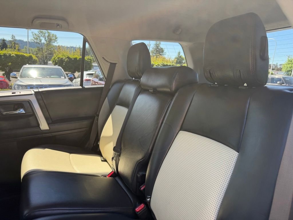 Used 2022 White Toyota SR5 image 31