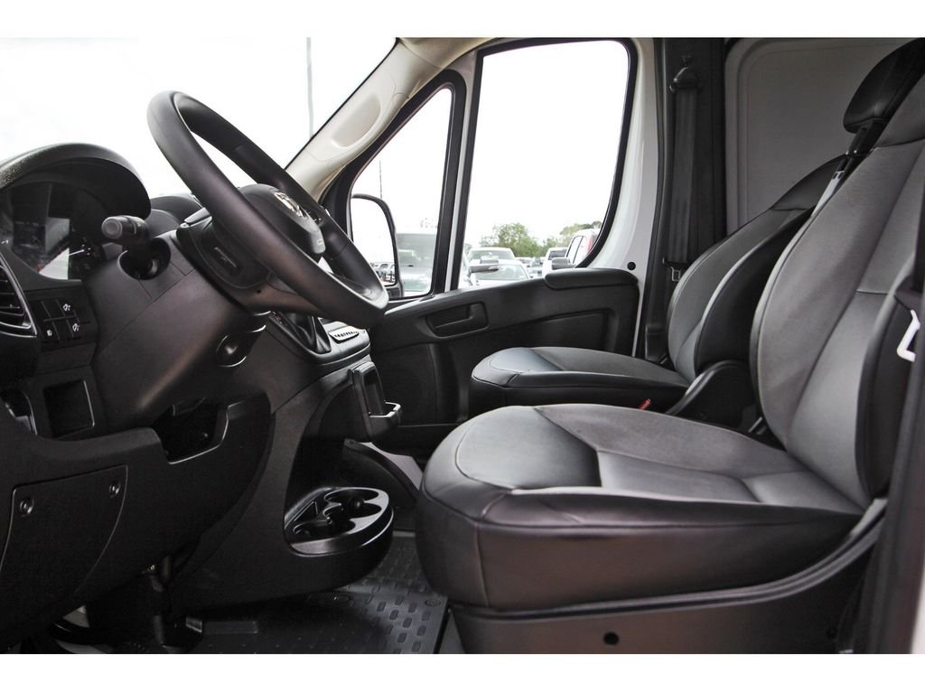 Used 2025 White Ram Base image 26