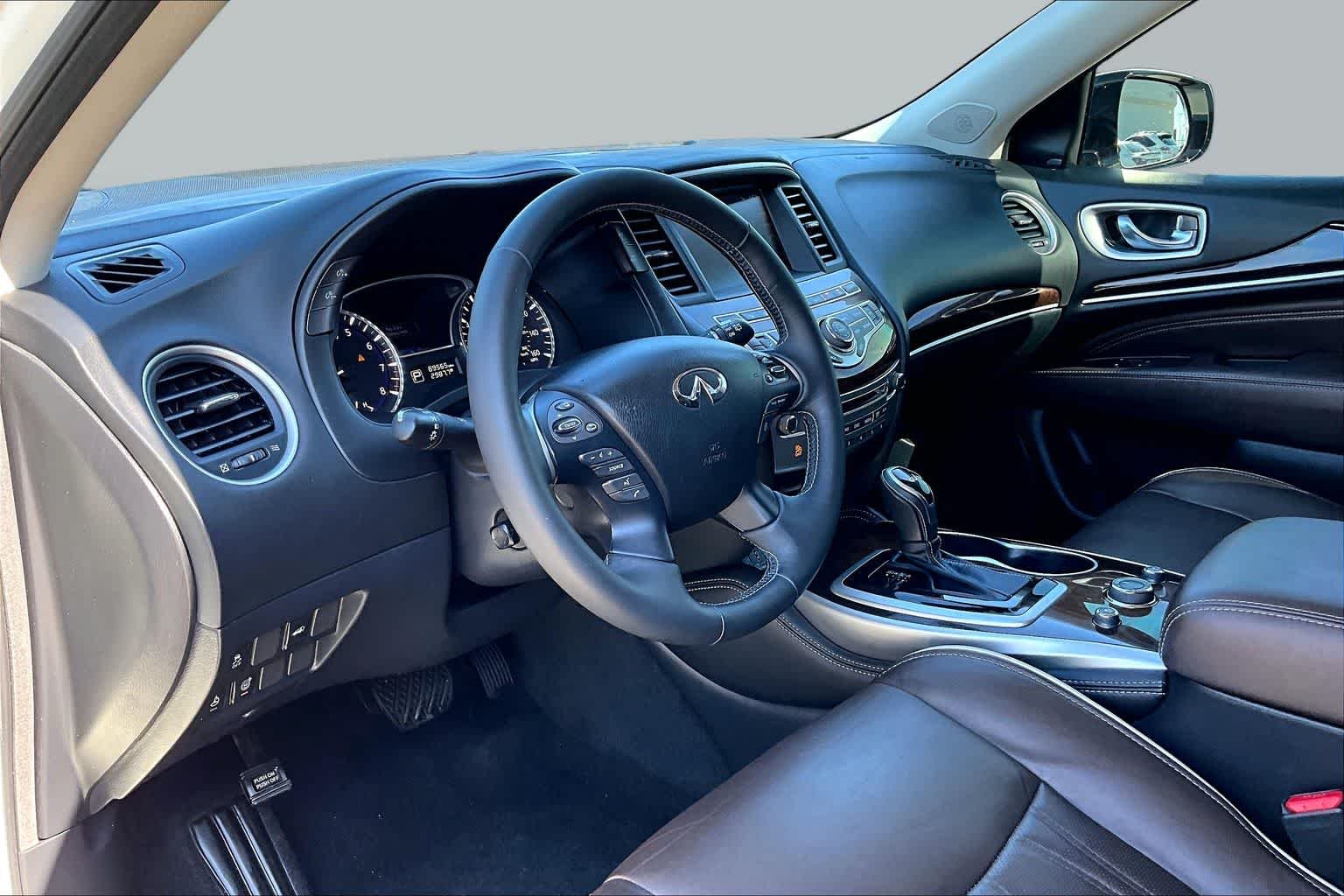 Used 2020 Majestic White INFINITI LUXE image 16