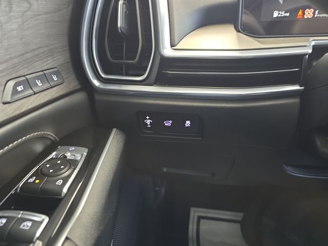 Used 2025 White Kia X-Line SX Prestige image 21