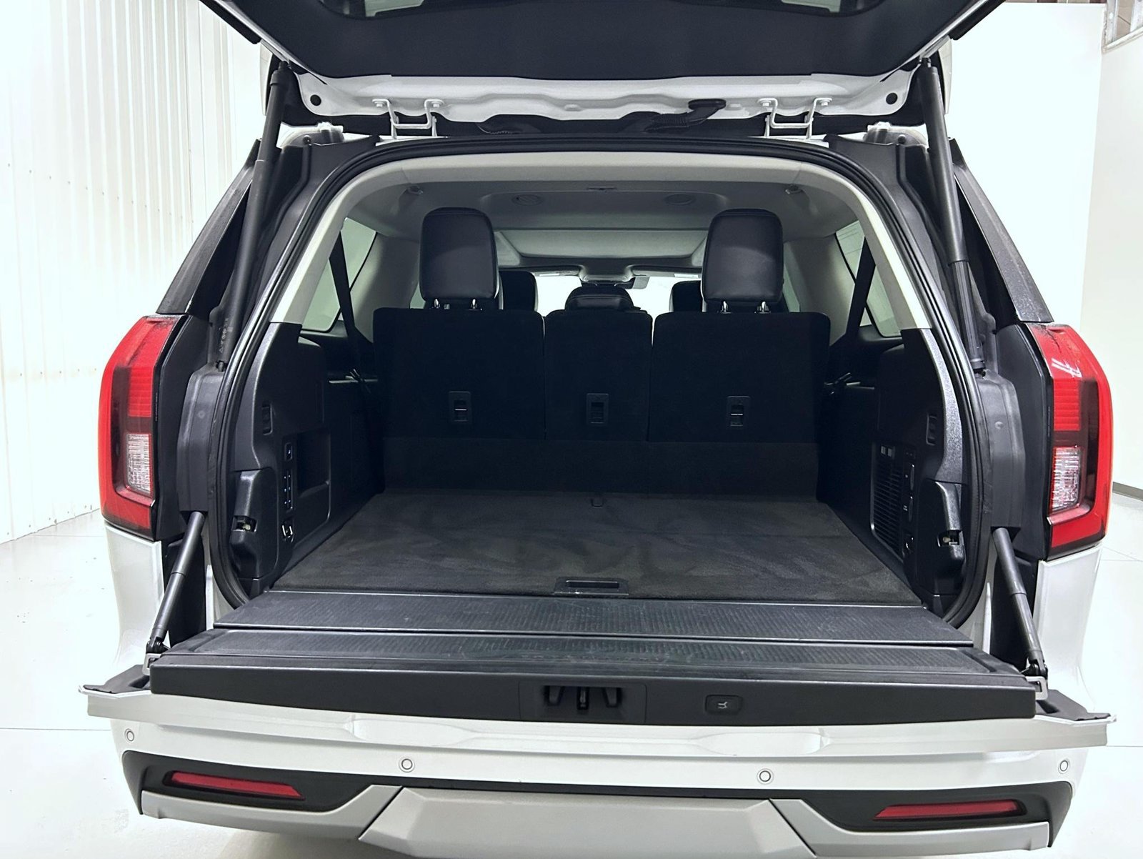Used 2025 White Ford Platinum image 27