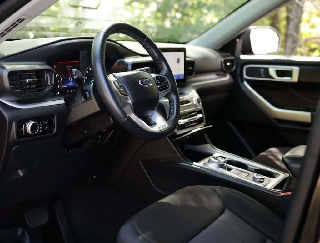 Used 2023 Black Ford XLT image 9