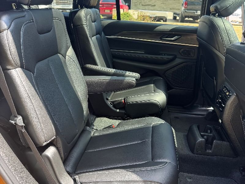 New 2026 Copper Shino Metallic Clear-Coat Exterior Paint Jeep Limited Altitude 4x2 image 26