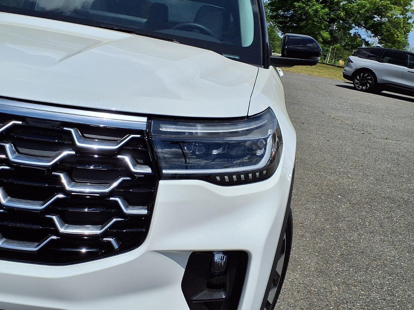 New 2026 Star White Metallic Tri-Coat Ford Platinum™ image 16