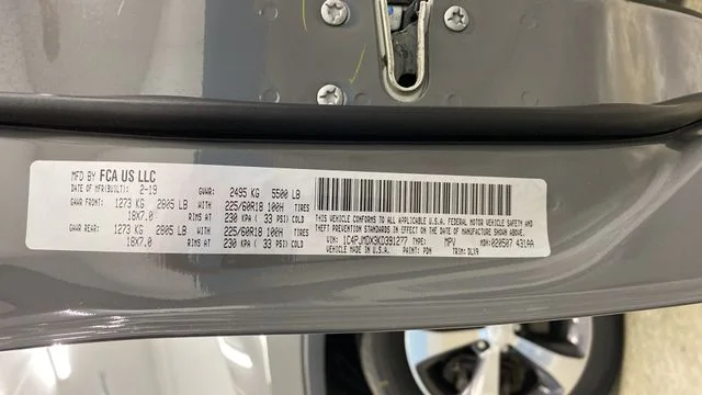 Used 2019 Sting-Gray Clearcoat Jeep Limited image 28