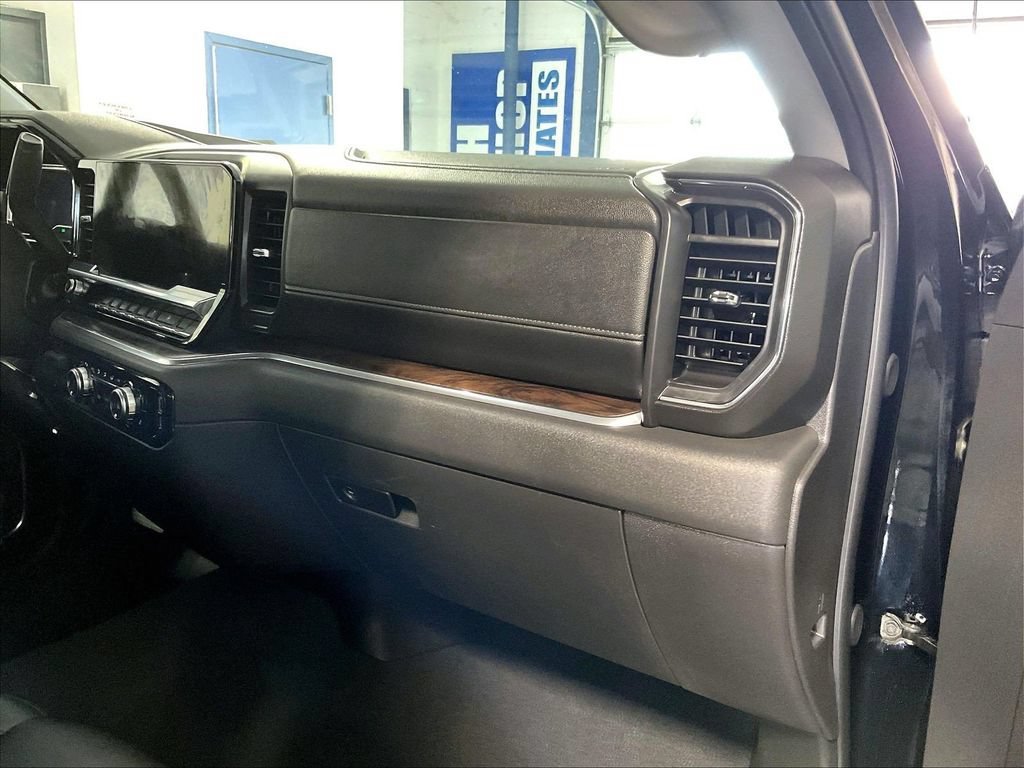 Used 2025 Onyx Black GMC SLT image 13