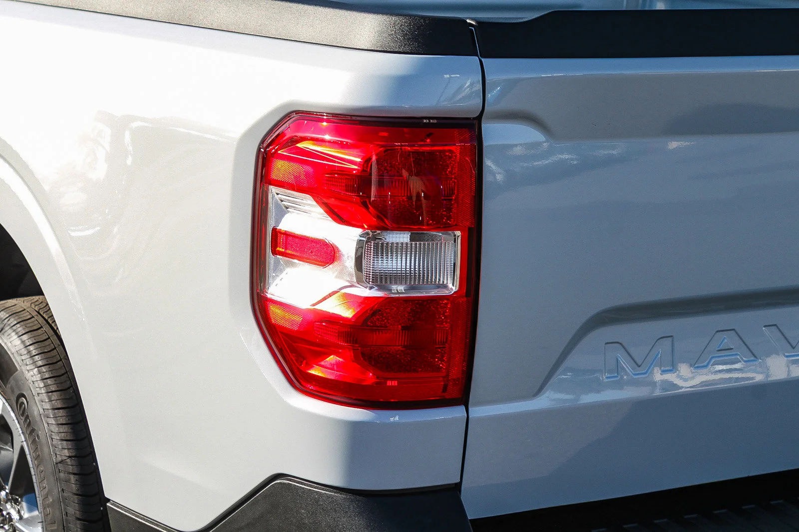 New 2025 White Metallic Ford XLT image 9