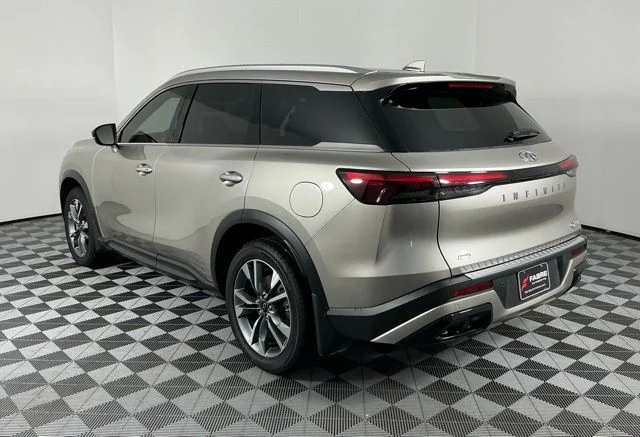 Certified Used 2023 Titanium INFINITI LUXE image 5