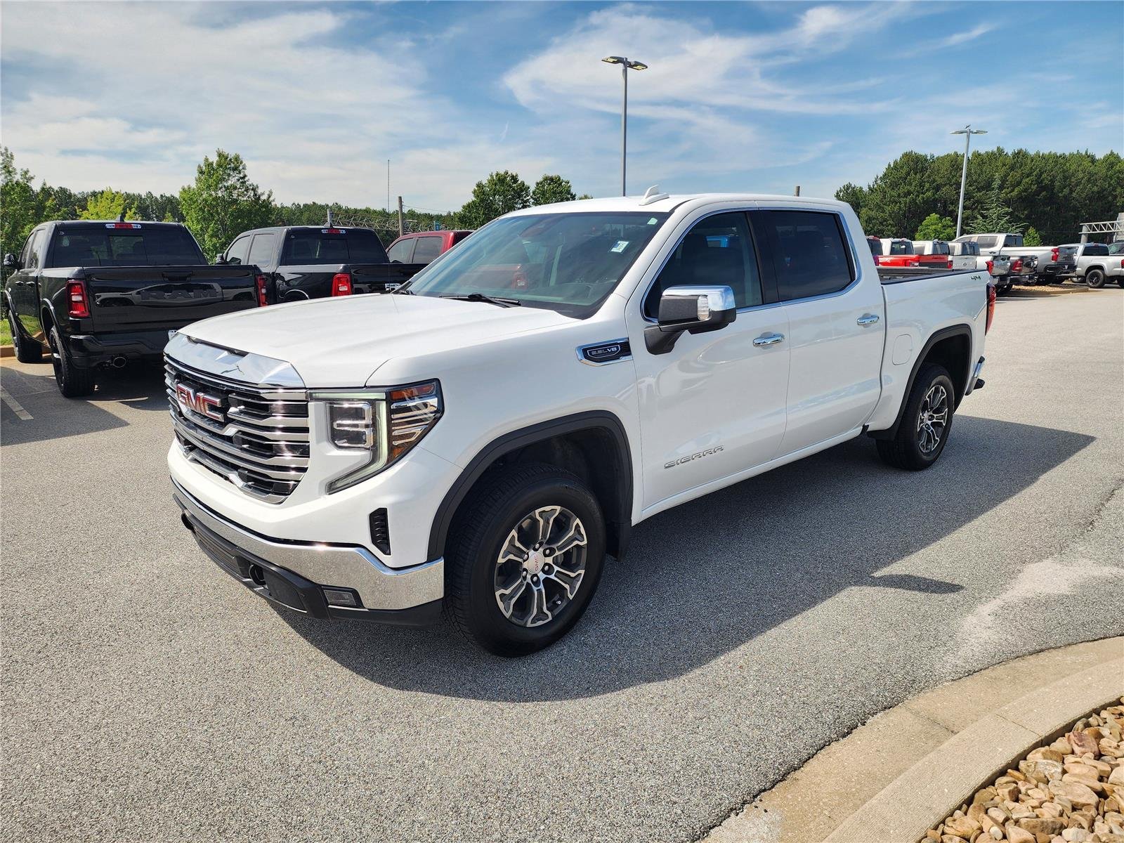 Used 2025 Summit White GMC SLT image 3