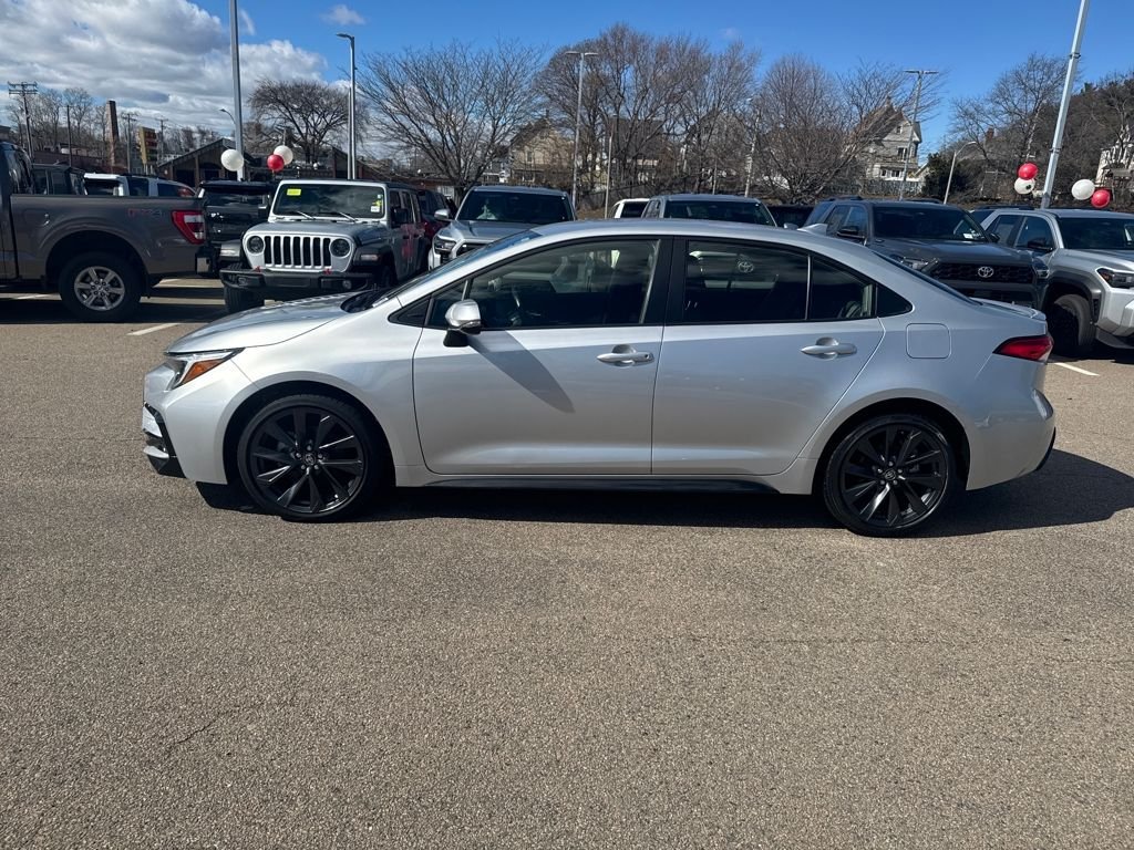 View vehicle photo 4