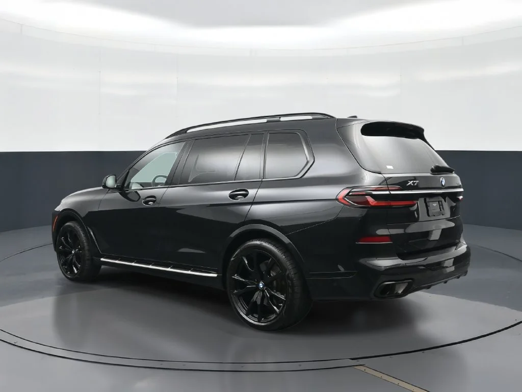 Used 2023 Black Sapphire Metallic BMW xDrive40i image 3