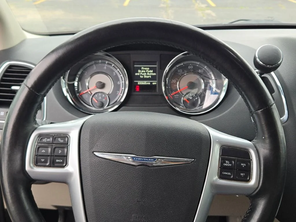 Used 2013 Silver Chrysler Touring-L image 35