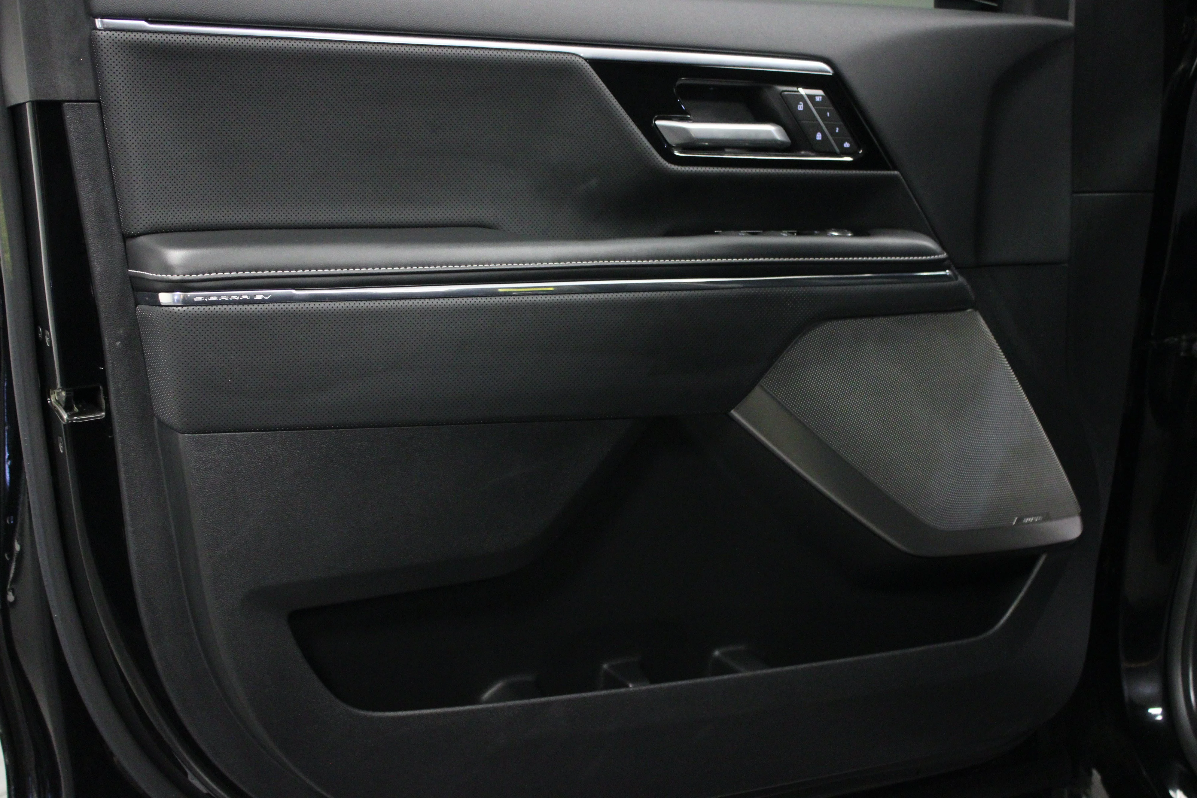 Used 2025 Onyx Black GMC Max Range Denali image 11