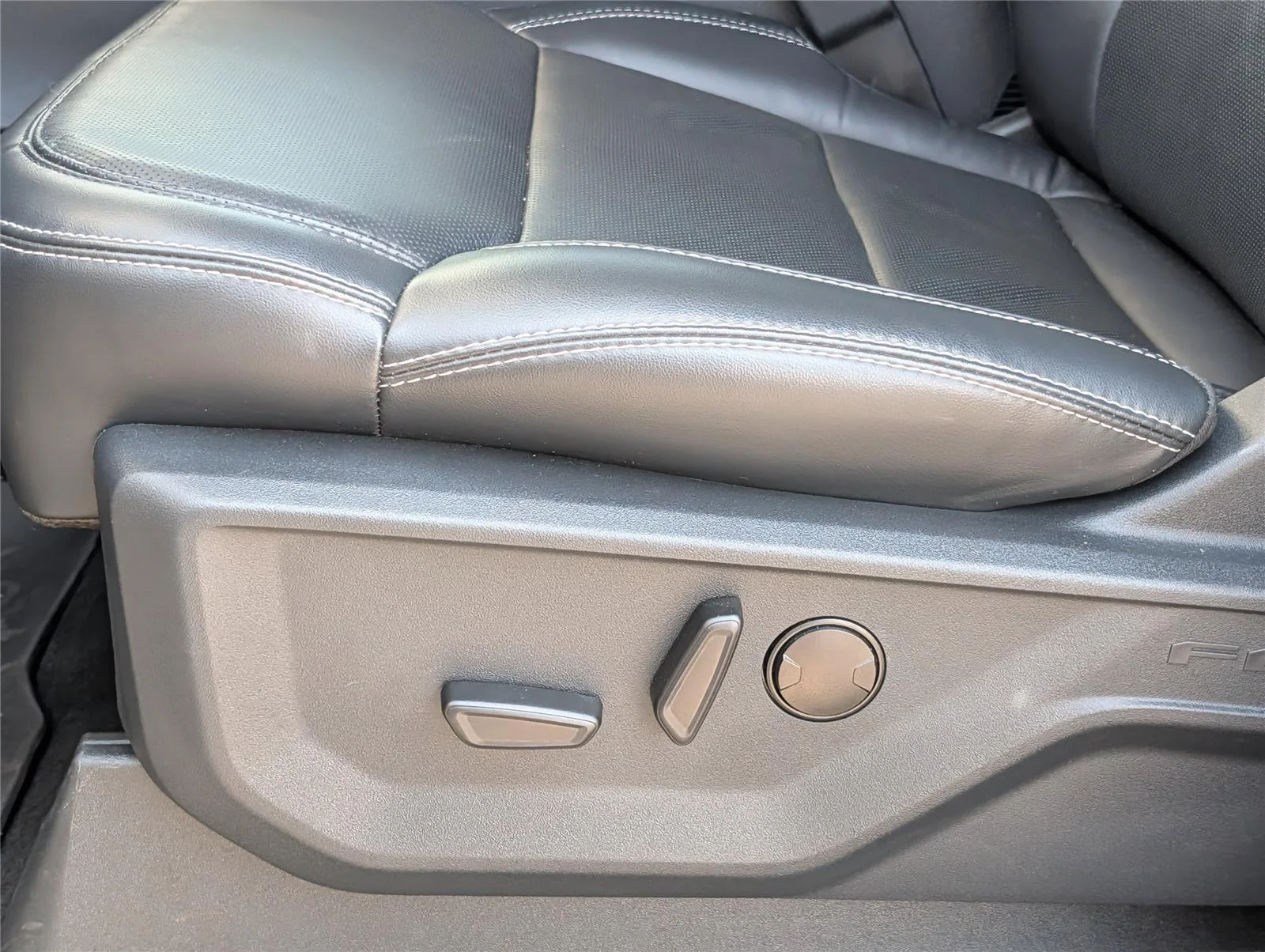 Used 2025 Agate Black Ford Platinum image 35