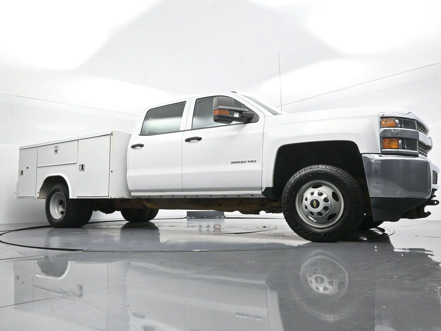 Used 2019 SUMMIT WHITE Chevrolet WT image 41