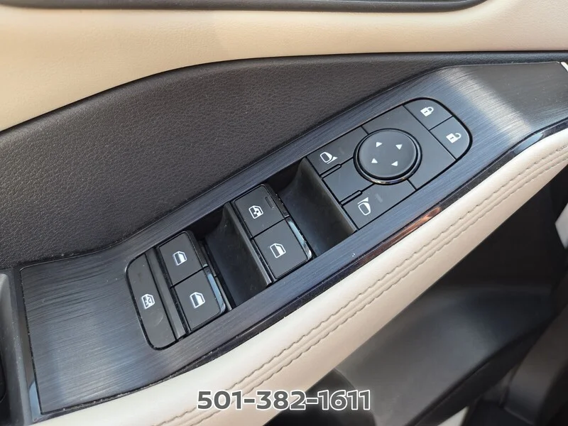 Used 2025 White Pearl NISSAN AWD SV image 33