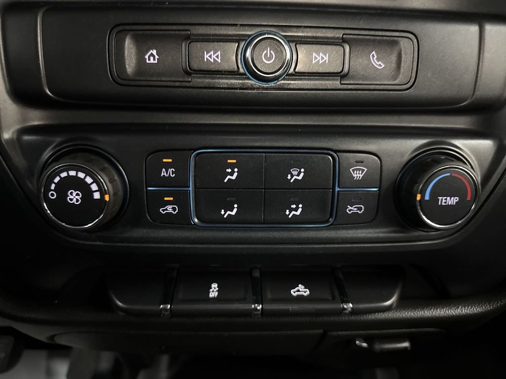 Used 2018 Summit White Chevrolet WT image 23