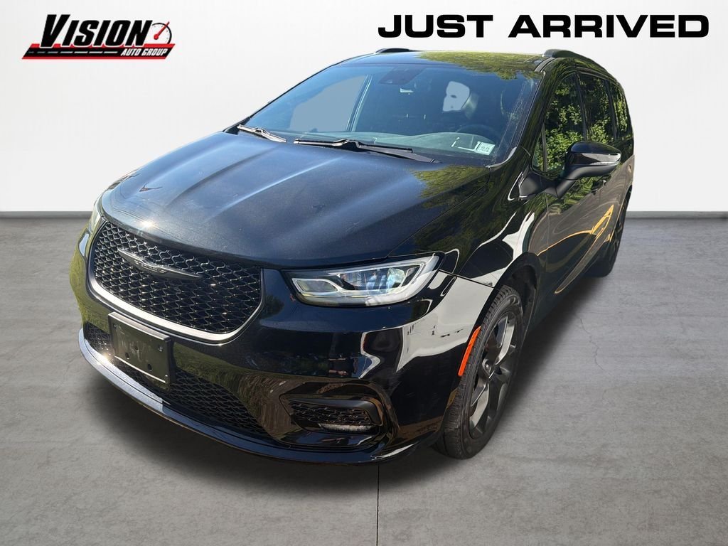 2023 Chrysler Pacifica Touring L AWD's photo