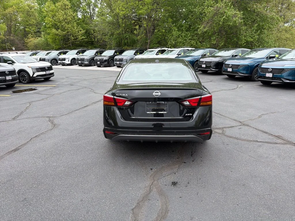 New 2026 Black Nissan 2.5 SV image 5