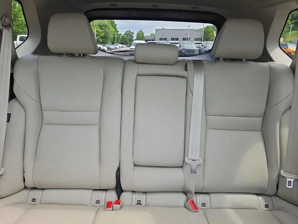 Used 2023 Red Nissan SL image 23