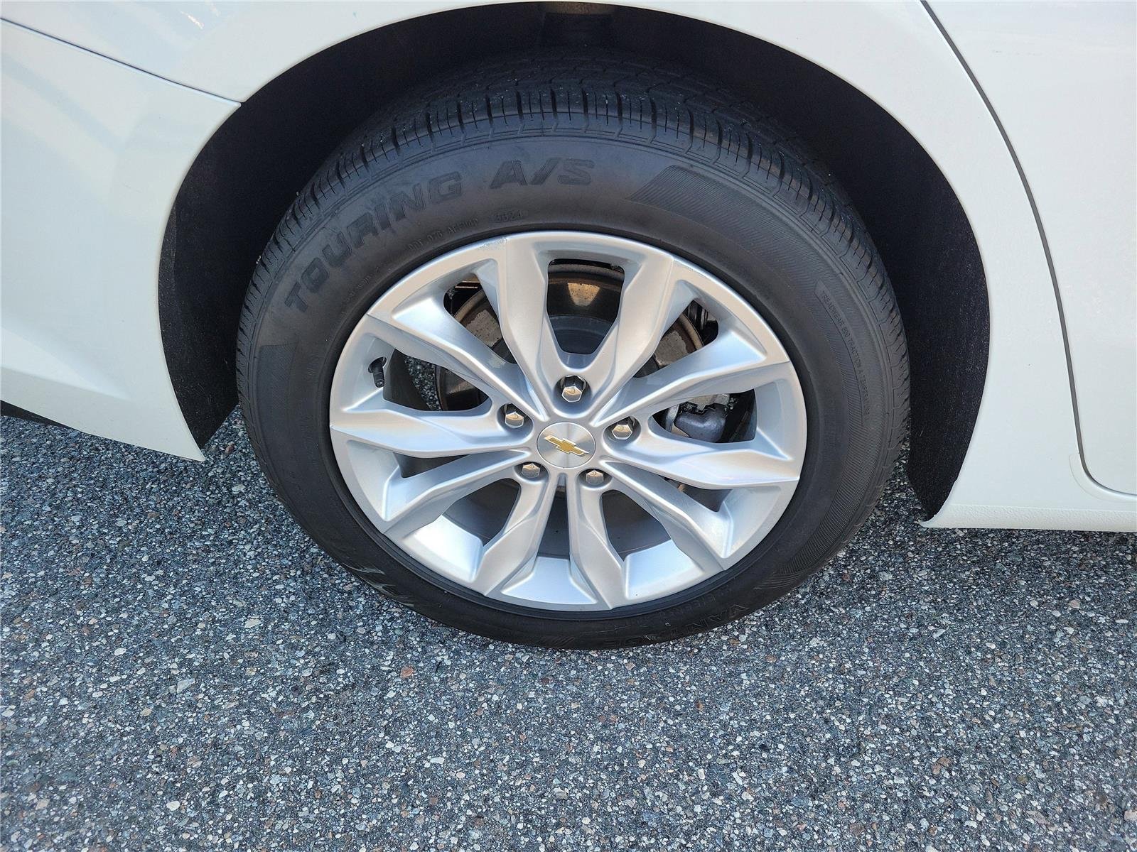 Used 2024 Summit White Chevrolet LT image 7