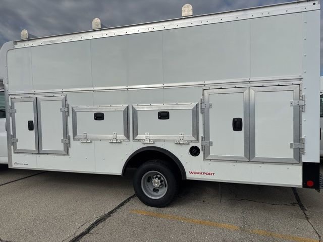 New 2025 Summit White Chevrolet 2WT image 9