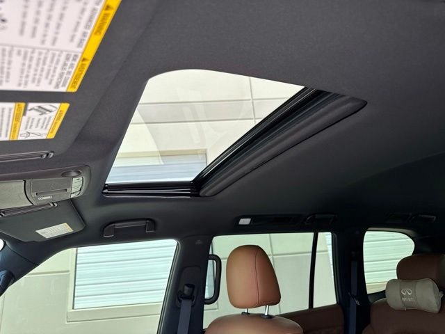 Used 2024 Black INFINITI Sensory image 11