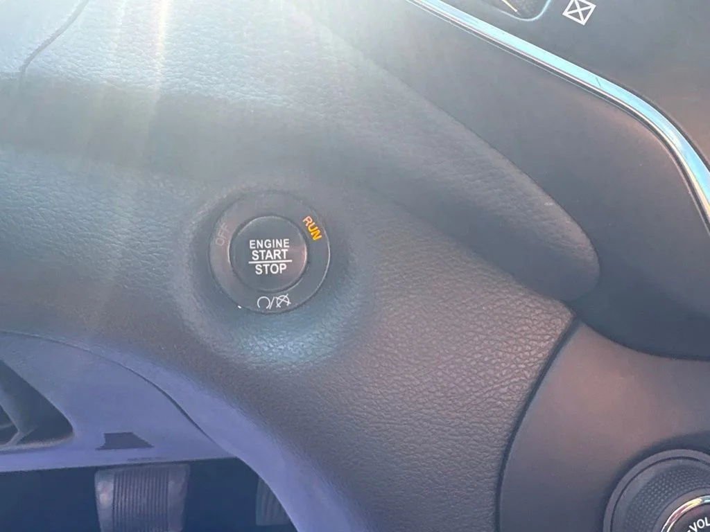 Used 2019 Gray Jeep Latitude Plus image 19