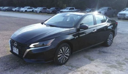 Used 2025 Super Black Nissan 2.5 SV image 12