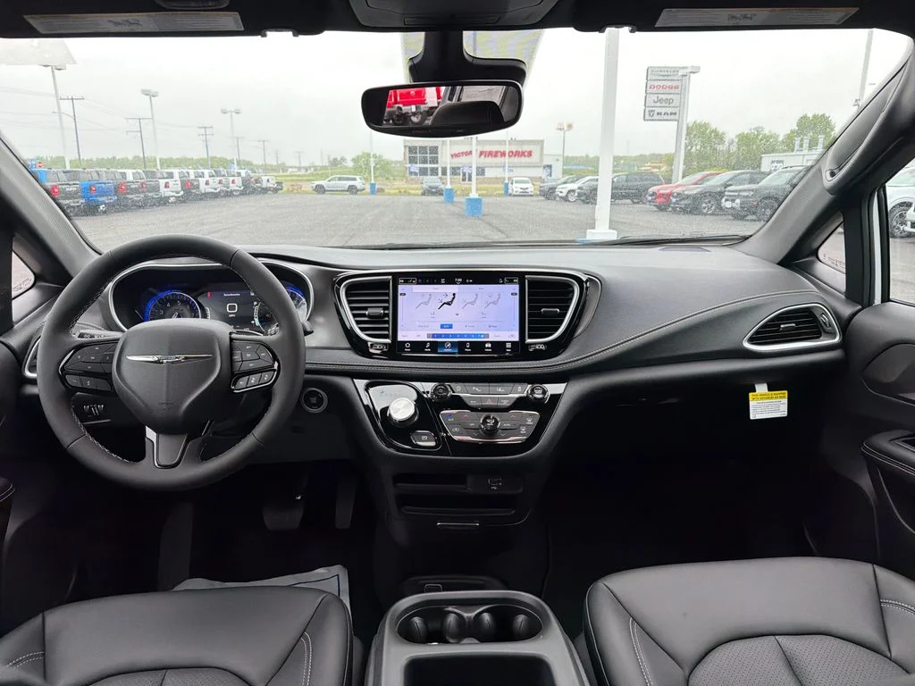 2026 Chrysler Pacifica Select - Photo 12