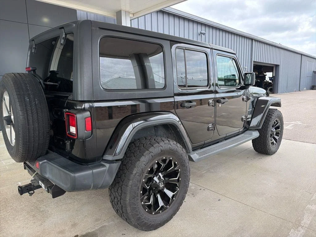 Used 2020 Black Jeep Unlimited Sahara image 5