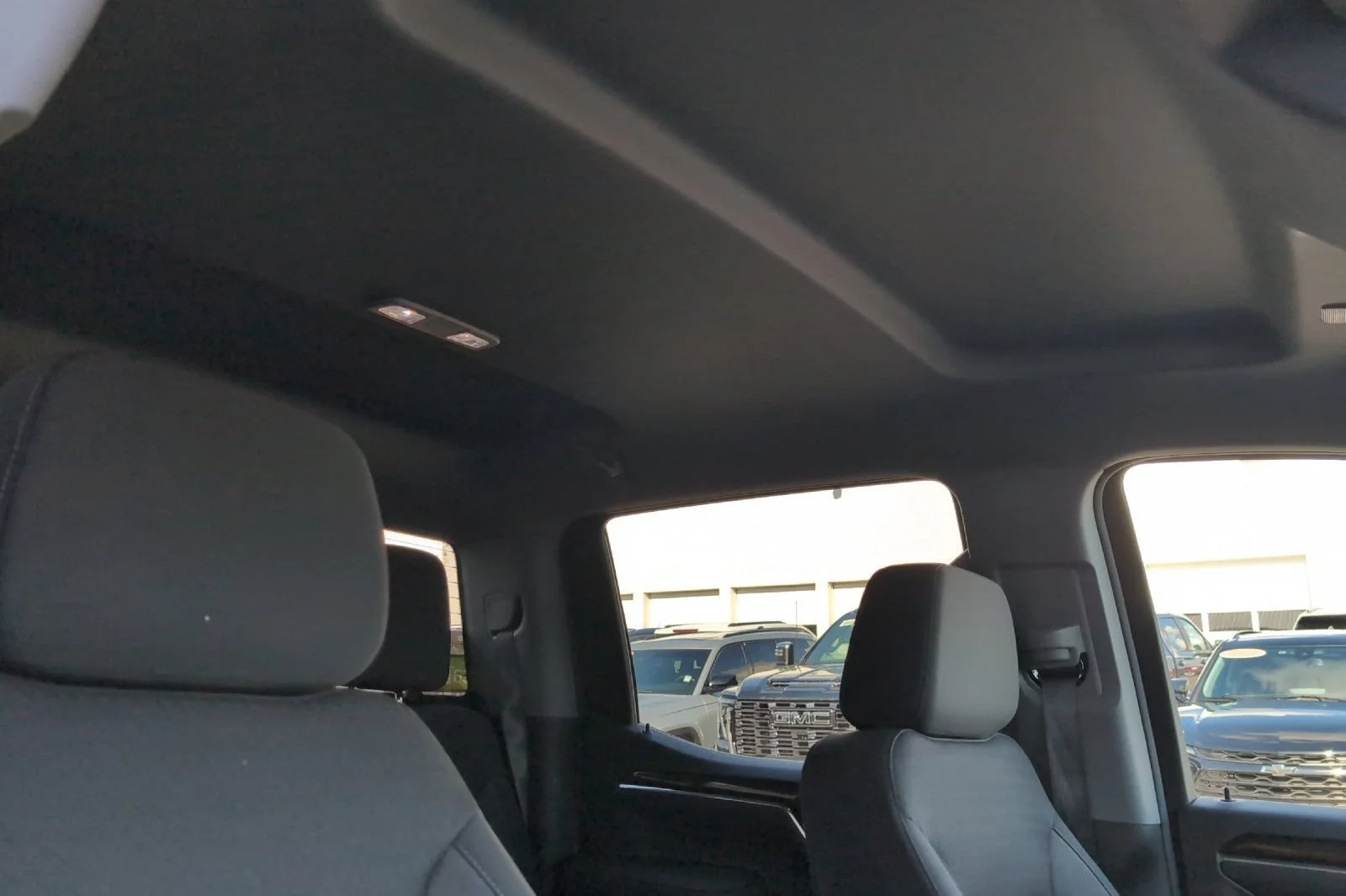 Used 2024 Onyx Black GMC Elevation image 17