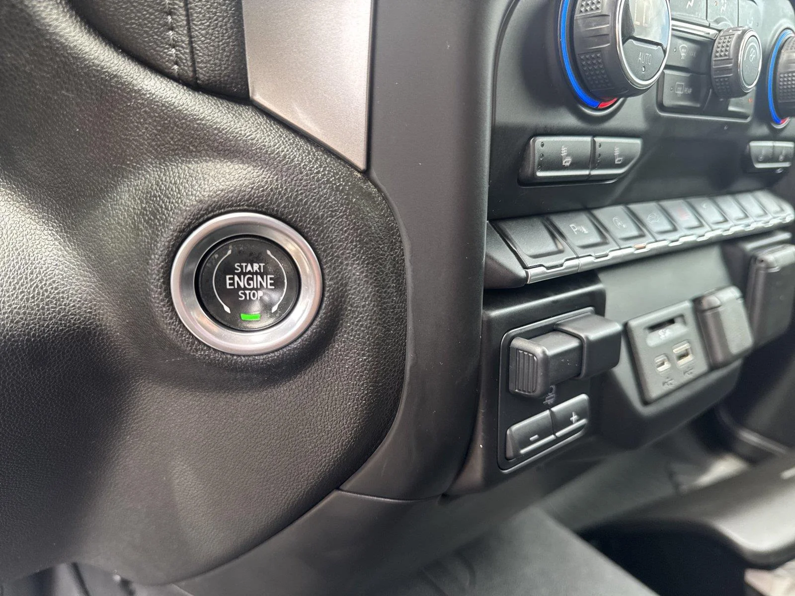 Used 2021 BLACK Chevrolet LT image 23