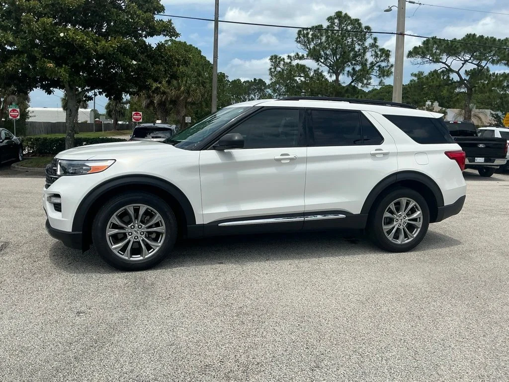 Used 2023 White Ford XLT image 3