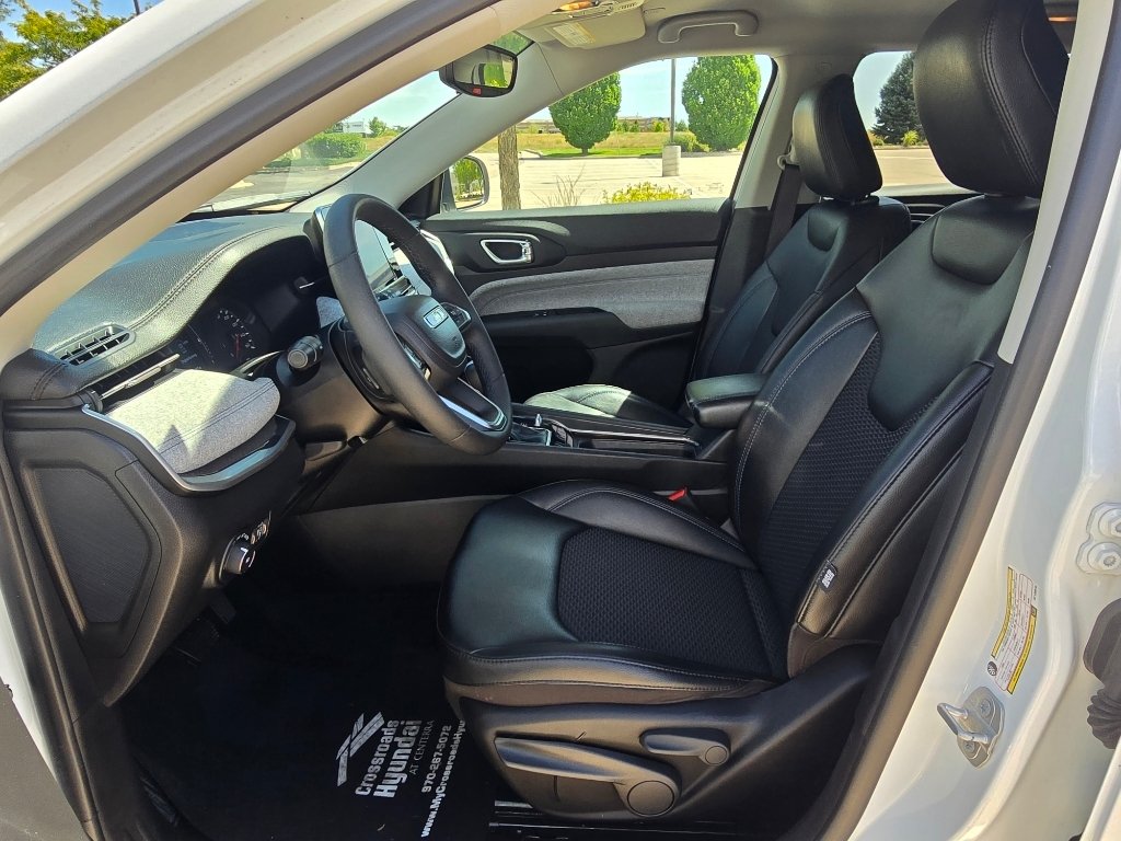 Used 2022 Bright White Clearcoat Jeep Latitude image 12