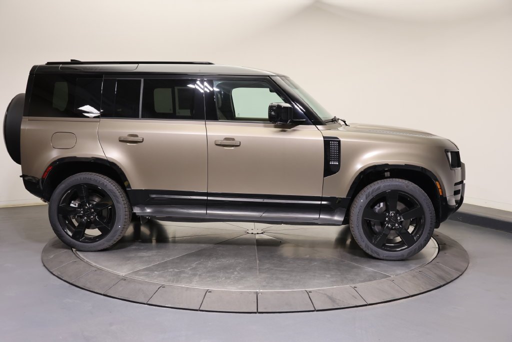 New 2026 Gondwana Stone Metallic Land Rover X-Dynamic SE image 6